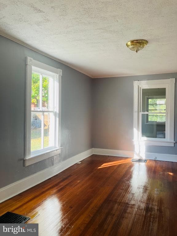 Foto del edificio - 20 W Clifford St