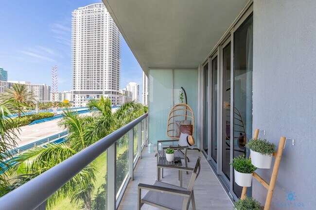 Building Photo - 2602 E Hallandale Beach Blvd