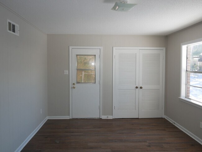 Building Photo - 2635 Southbridge Dr