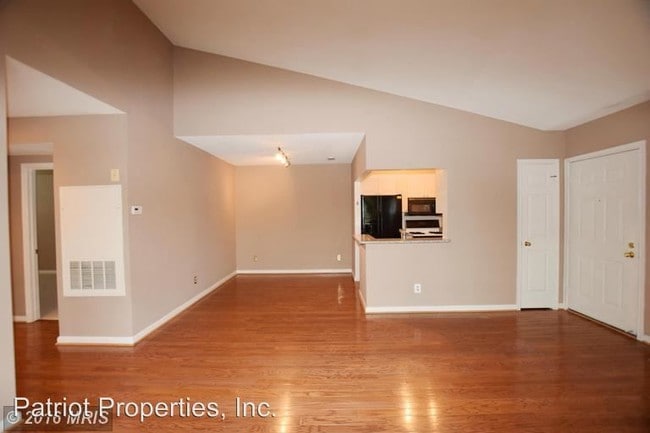 Building Photo - 2 br, 1 bath House - 20303 Beechwood Ter #300