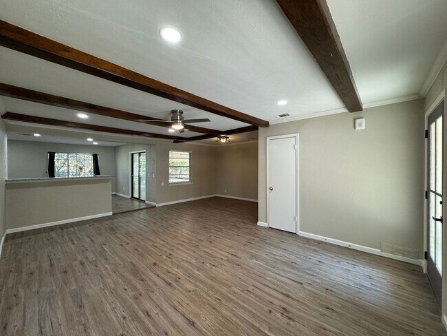 Foto del edificio - 2624 Woodlawn Dr