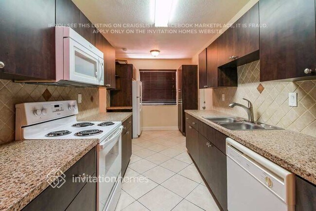 Foto del edificio - 10221 Dolphin Rd