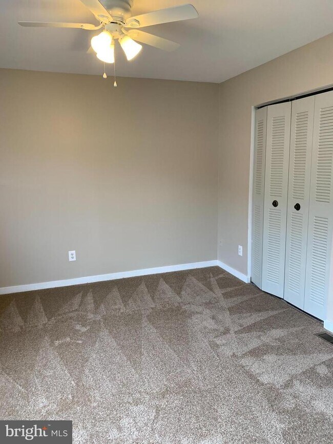 Building Photo - 9834 Islandside Dr