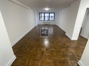 Building Photo - 5 AVENUE