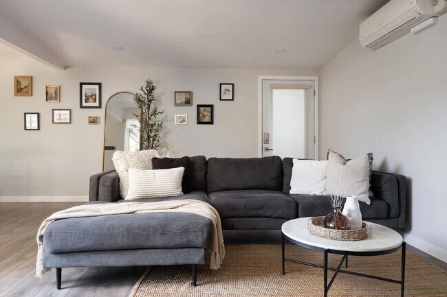 Foto del edificio - 3979 Mt Abraham Ave