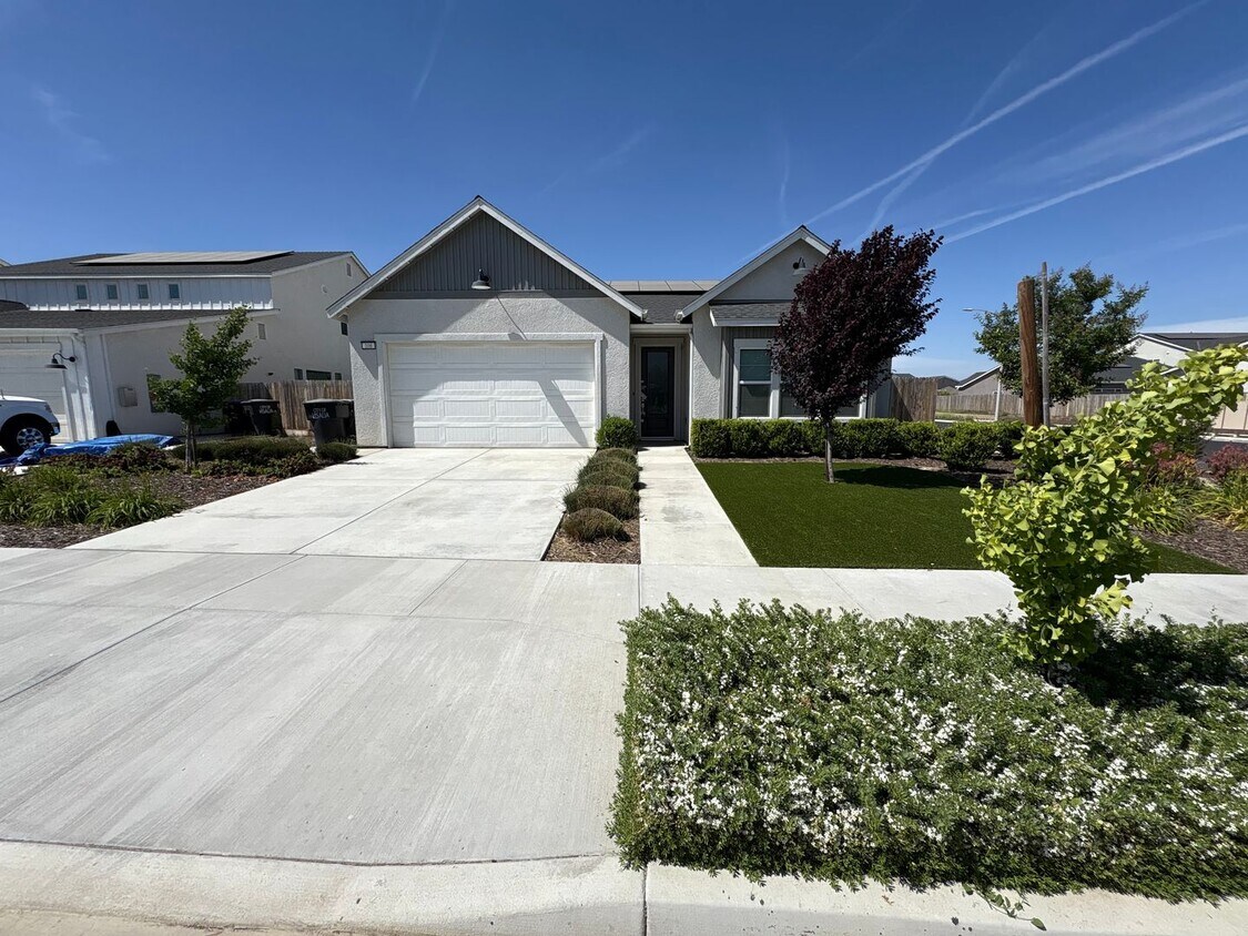 Foto principal - Lennar Home with Solar Available now for m...