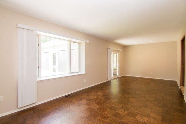 Foto del edificio - 2751 Aurora St