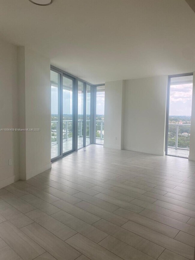 Building Photo - 2000 Metropica Wy