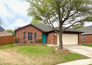 Building Photo - 2952 Milby Oaks Dr