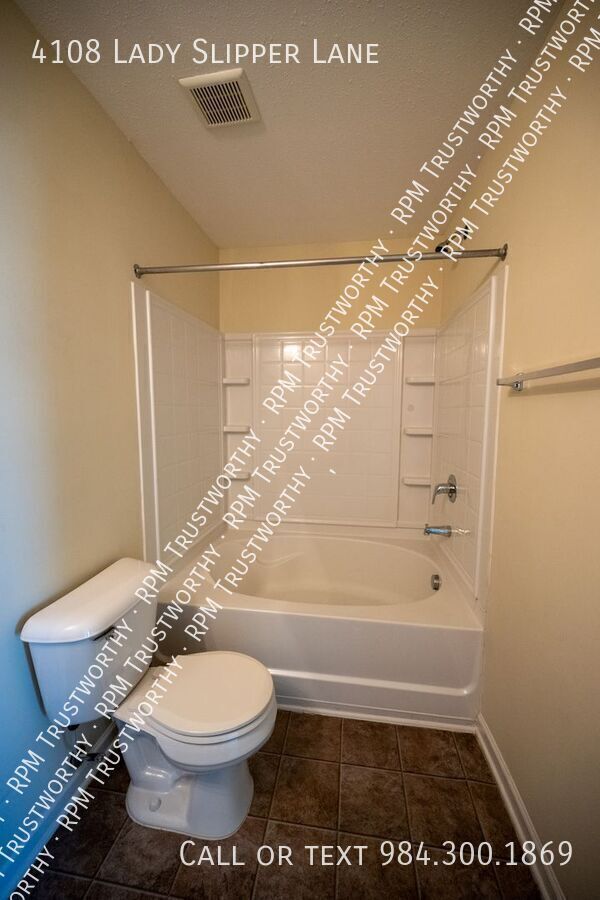 Foto del edificio - 4108 Lady Slipper Ln