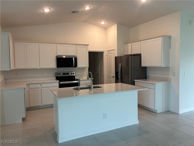 Building Photo - 226 NW 19th Pl