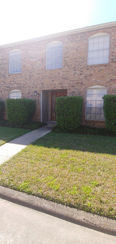 Primary Photo - 1526 Marshall Woods Dr