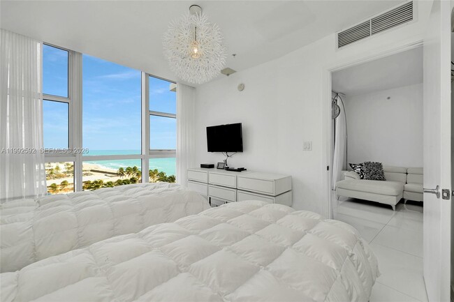 Foto del edificio - 18201 Collins Ave