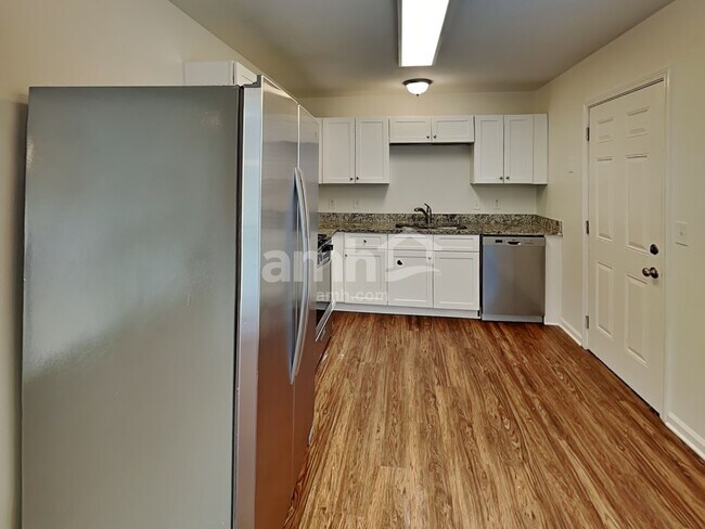 Foto del edificio - 6290 Queensdale Dr