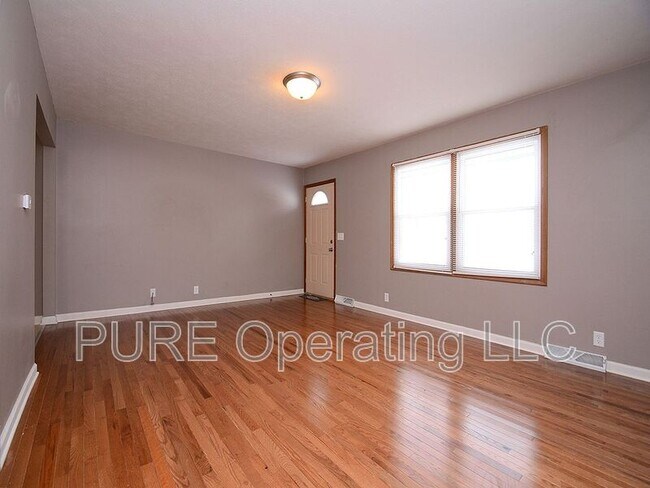 Building Photo - 7709 N Ridge Dr