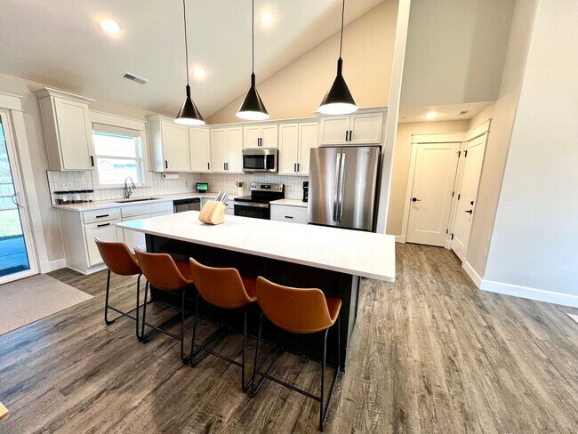 Foto del edificio - Modern Single-Family Home in Scenic Meadows Neighborhood