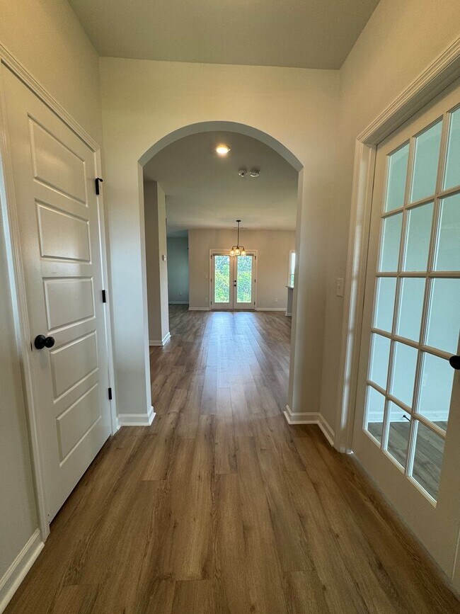 Building Photo - 203 Rye Cir