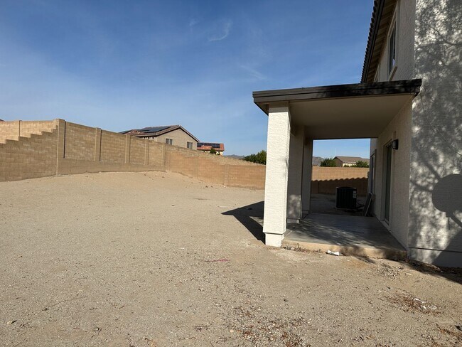 Foto del edificio - Buckeye, 4 bed, 2.5 bath, huge lot, across...