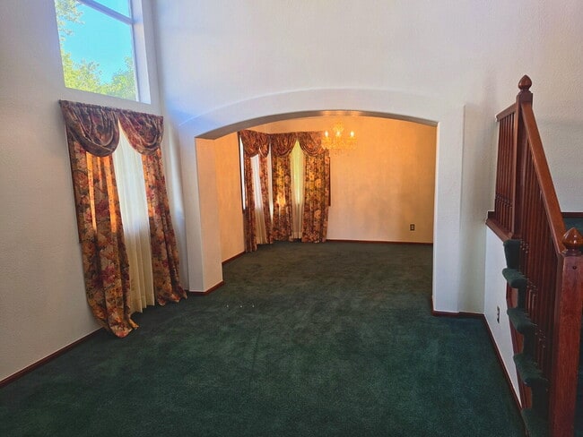 Building Photo - 5 Bedroom/ 4 Bath Two-Story in Governors Place