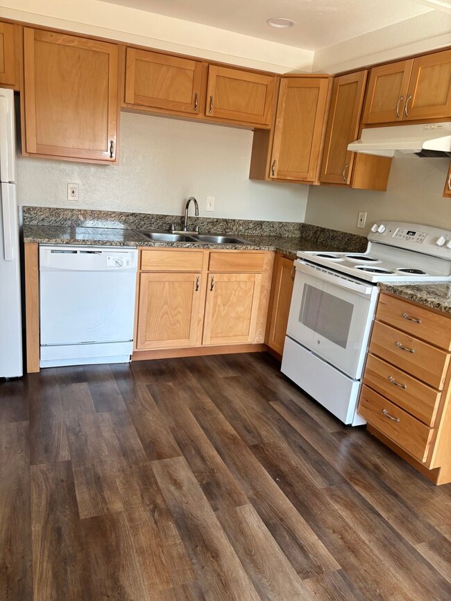 Building Photo - Broad Street Duplexes