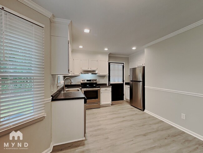 Building Photo - 136 Lema Dr