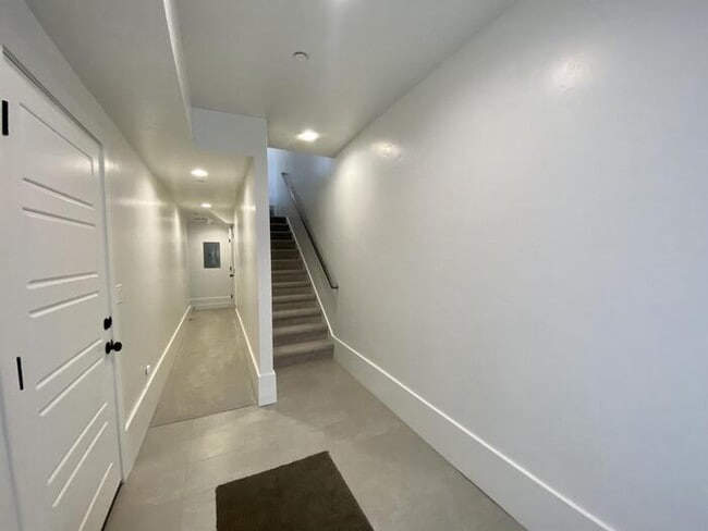 Building Photo - Draper townhome with VIEWS!