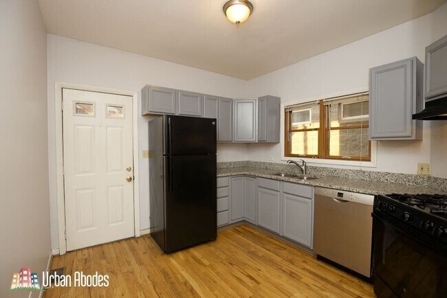 Building Photo - 1342 W Hubbard St