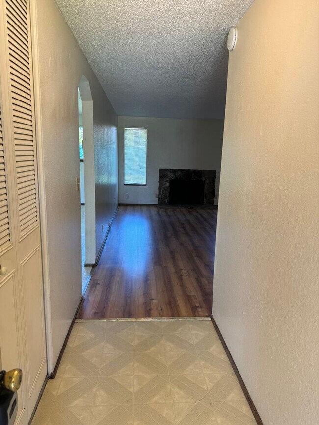 Foto del edificio - 3 bed 2 bath house in a great neighborhood!
