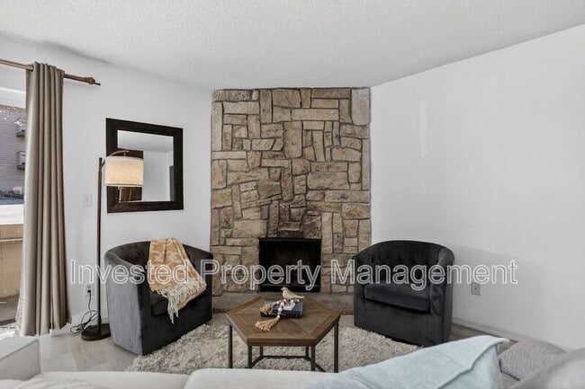 Building Photo - 370 Zang St