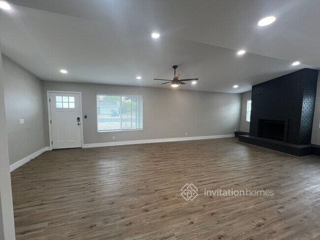 Building Photo - 1014 S Nina Cir