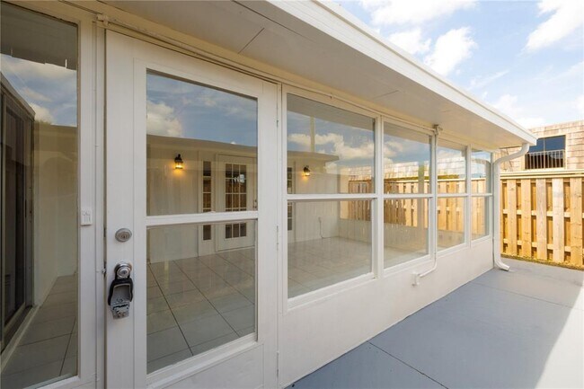 Foto del edificio - 2947 Poplar Ave