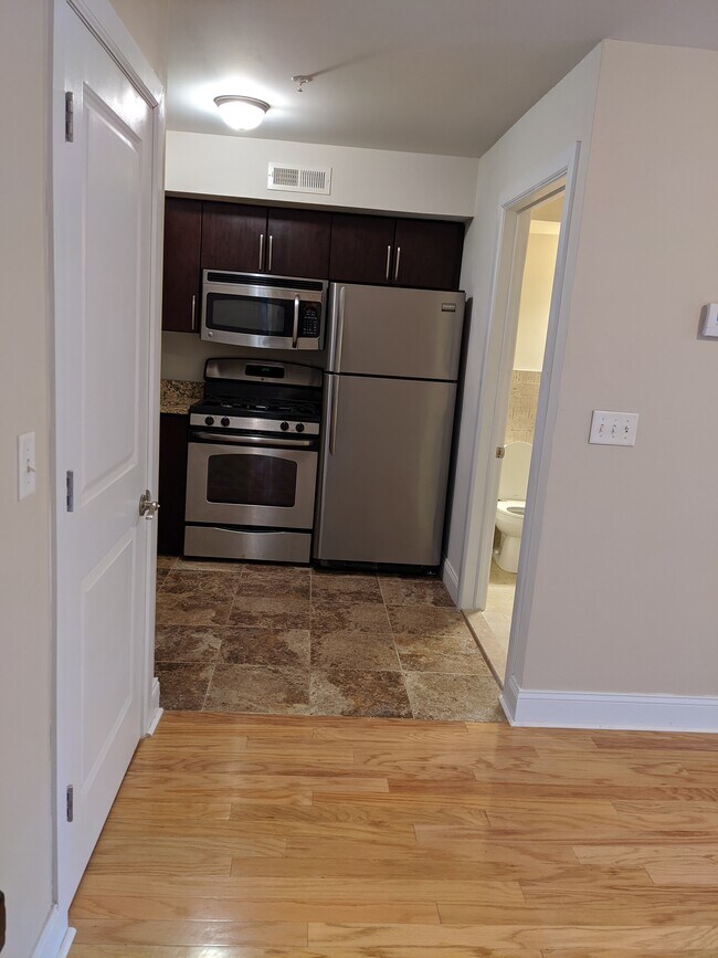 Building Photo - 146 32nd St