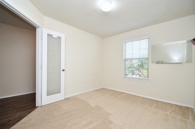 Building Photo - 5010 Brewcastle Ln