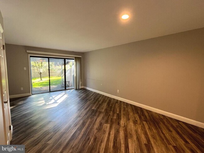 Building Photo - 42 Landmark Dr