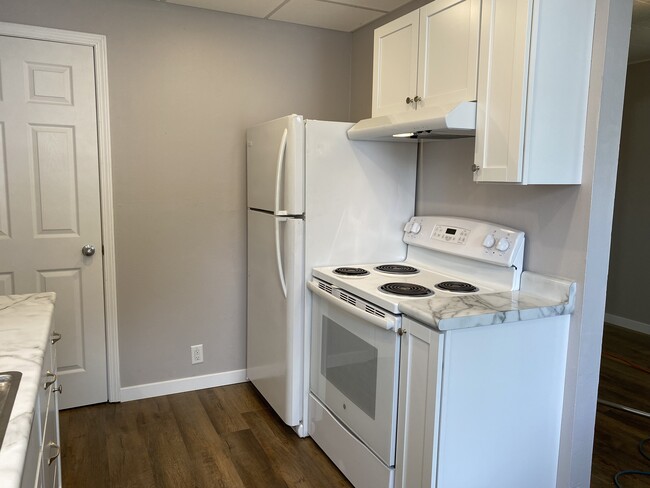 Kitchen - 403 Webster St