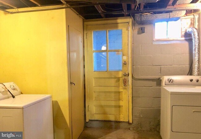 Building Photo - 1204 Cochran Ave