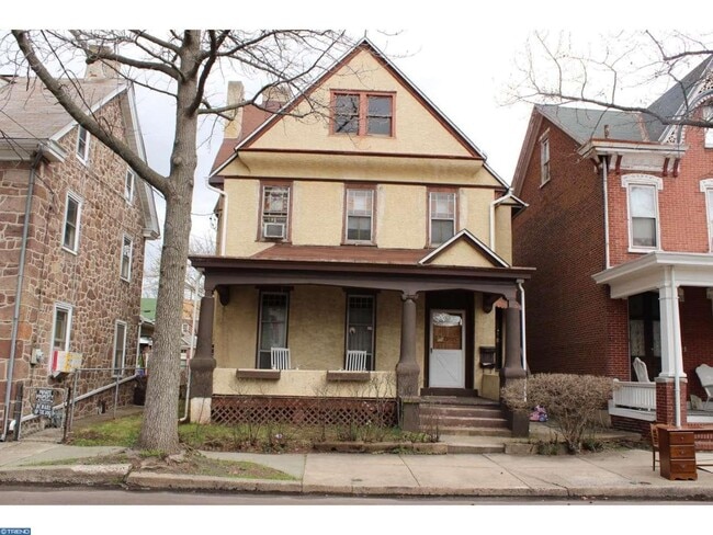 Building Photo - 35 Walnut St
