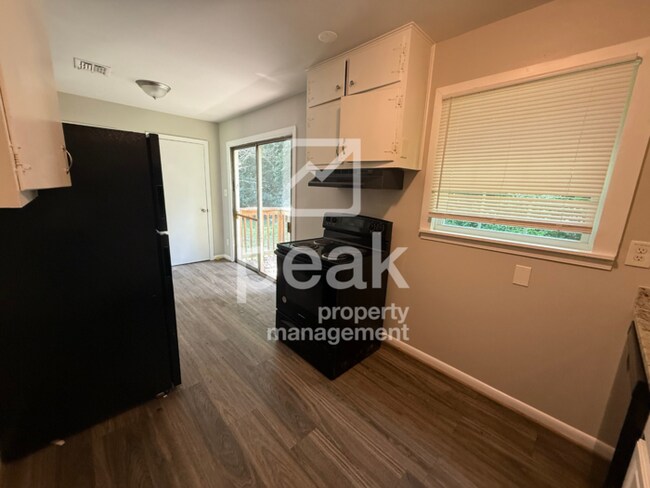 Foto del edificio - $1,249! 3Bed/ 1.5 Bath House! Located nort...