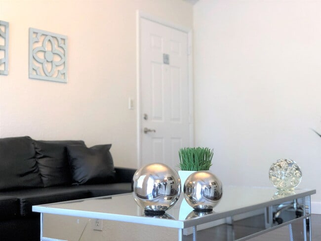 Photo - 11582 Westwood Blvd Apartment