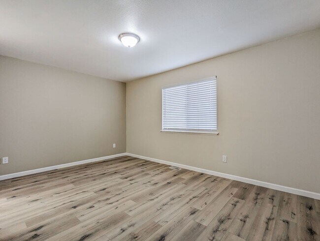 Foto del edificio - Move in Ready 3bd/2.5bth Townhome in great central location!