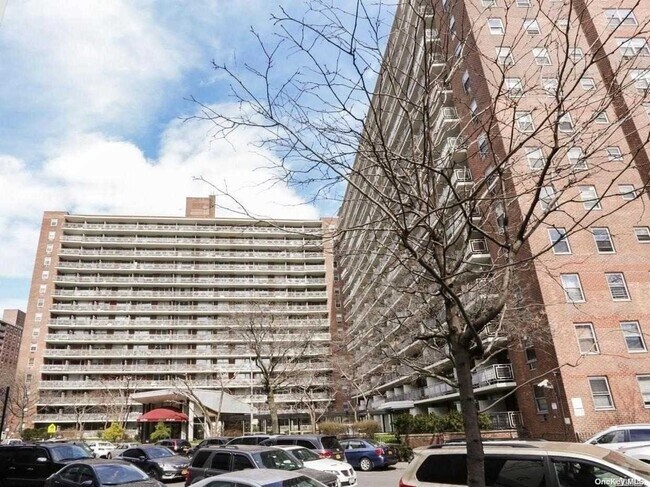 Building Photo - 61-25 97th St