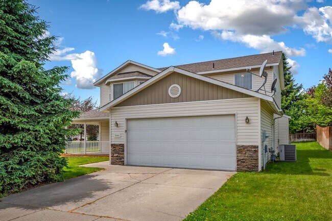 Foto del edificio - Broadmoore Community, 4 bed 2.5 bath