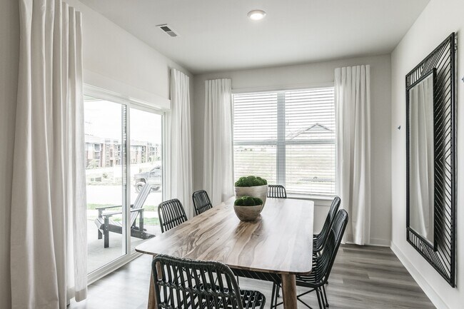 Foto del edificio - 4042 Keeley Dr