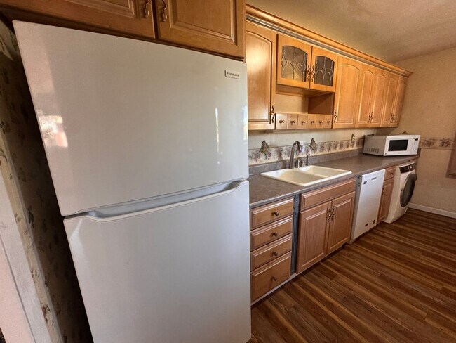 Foto del edificio - 3 bedroom 2 bath home in NE Albuquerque