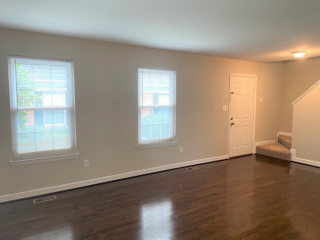 Foto del edificio - Spacious 4 BR/3 BA Single-Family Home in P...