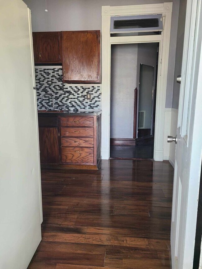 Foto del edificio - 3 Bedroom 1 Bathroom Duplex