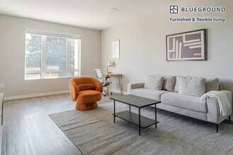 Building Photo - 3560 Rambla Pl