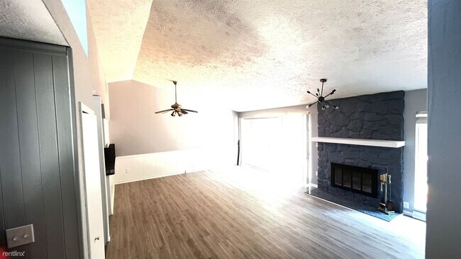 Building Photo - 4 br, 3 bath House - 3550 San Mateo Rd