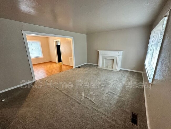 Building Photo - 1216 NE 42nd St