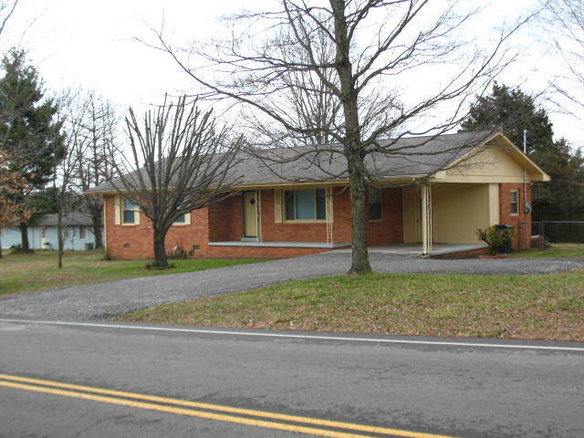 Dickson, TN. 1470 pies cuadrados, casa unifamiliar, 3 habitaciones, 2 baños, sala de estar, comedor, cocina grande - 106 Jones Creek Rd